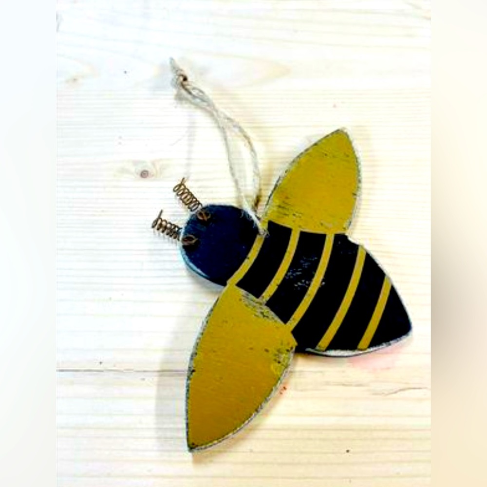 *Small Wooden Bee Ornament